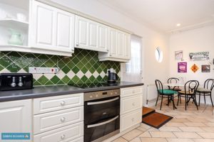 Kitchen/Breakfast Room- click for photo gallery